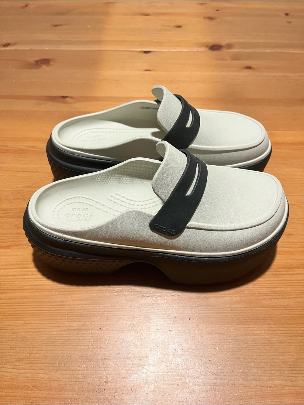 Crocs Stomp Loafer, Men’s size 5 / Women’s size 7, Linen/Black, New w/o box
